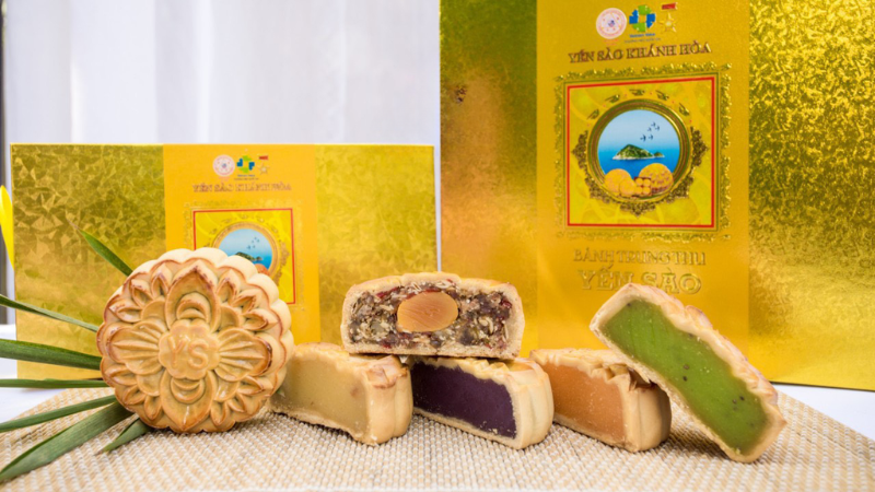 Bánh dẻo trong BST bánh Trung thu Yến sào Khánh Hòa cũng được nhiều người yêu thích Bánh dẻo trong BST bánh Trung thu Yến sào Khánh Hòa cũng được nhiều người yêu thích