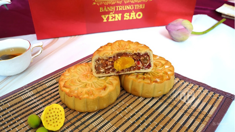 Bánh nướng thập cẩm là dòng bánh được chuộng nhất của Yến sào Khánh Hòa Bánh nướng thập cẩm là dòng bánh được chuộng nhất của Yến sào Khánh Hòa