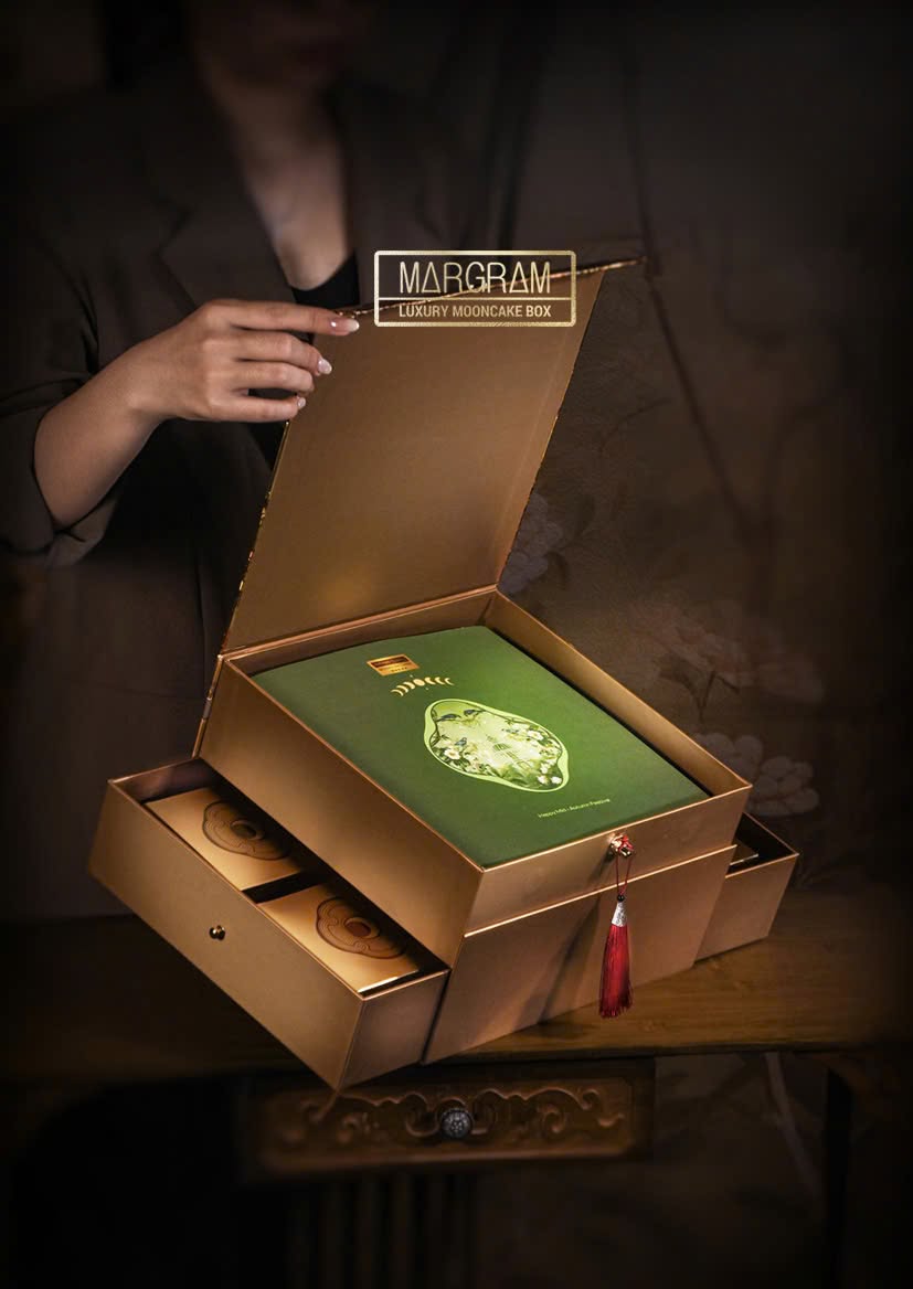 Hộp b&aacute;nh trung thu luxury