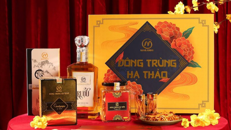 Màu vàng kim quý phái trên tem nhãn thương hiệu Mailands