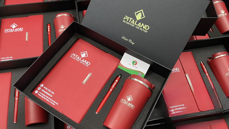 Mẫu hộp qu&agrave; tặng doanh nghiệp in logo tối giản nhưng vẫn đậm t&iacute;nh thẩm mỹ thương hiệu
