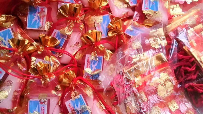 Muối, di&ecirc;m, bật lửa b&aacute;n đ&ecirc;m giao thừa l&agrave; mặt h&agrave;ng kinh doanh nhanh thu l&atilde;i nhất