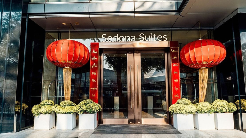 Rực rỡ cổng ch&agrave;o Tết c&ocirc;ng ty