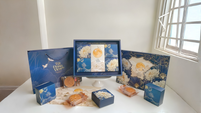Set hộp qu&agrave; Trung Thu doanh nghiệp kết hợp b&aacute;nh v&agrave; tr&agrave; cao cấp 