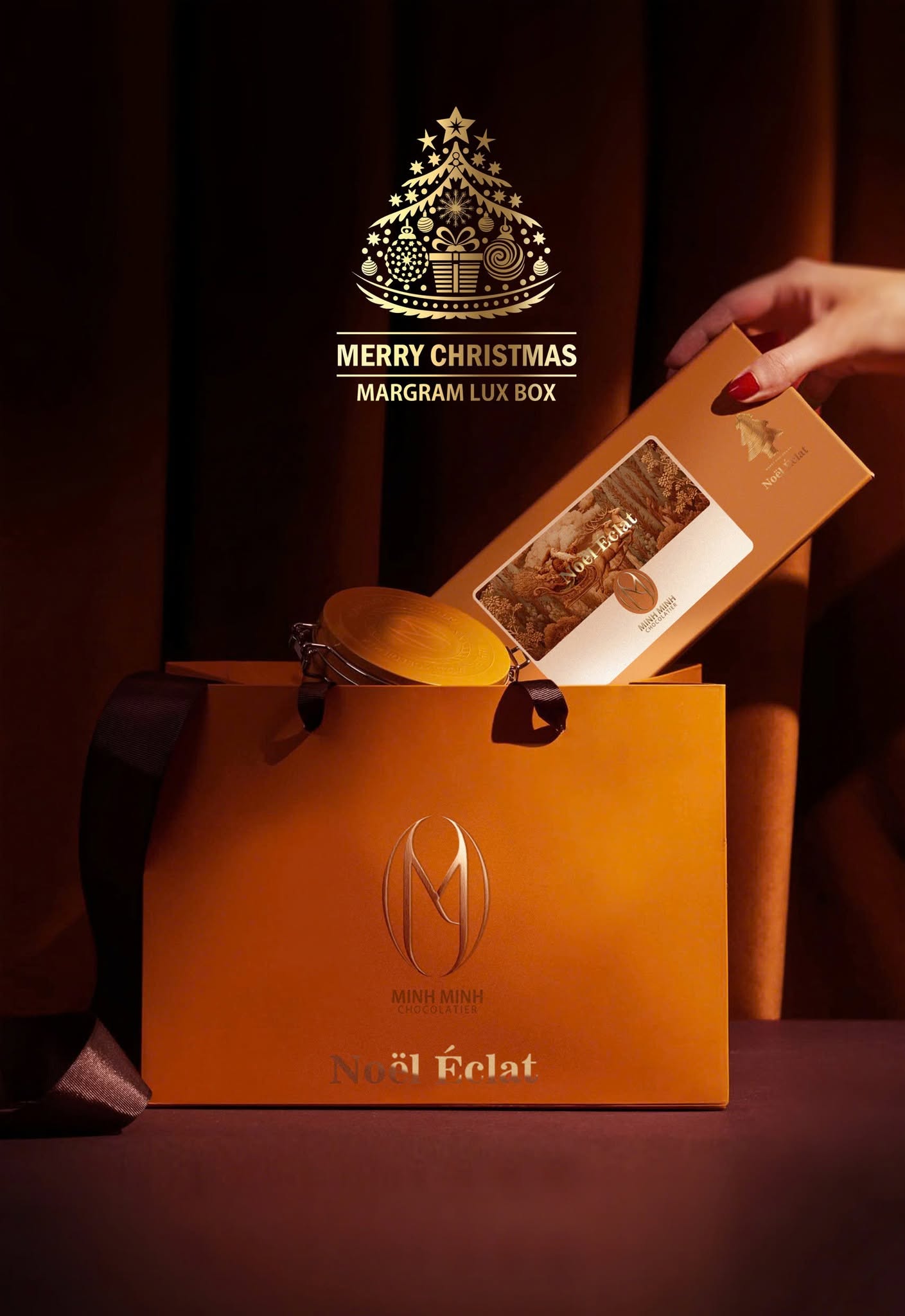 Trải nghiệm mở hộp qu&agrave; Noel với sản phẩm v&agrave; c&aacute;c chi tiết b&ecirc;n trong