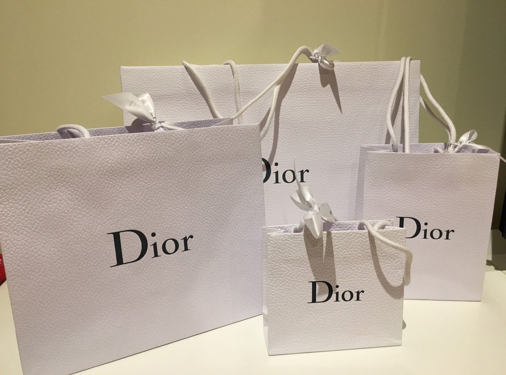 Hộp quà chữ nhật Dior 22x15x4 Khám Phá Nguồn Tri Thức Bất Tận